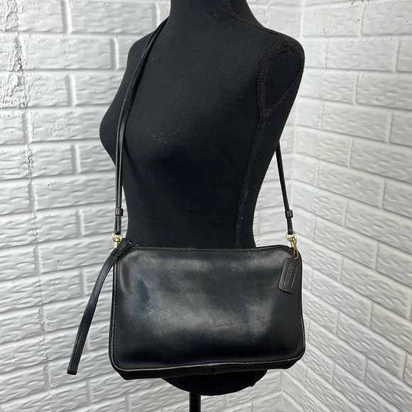 Coach Handbags - Vintage Coach Bonnie Cashin era convertible black purse New York